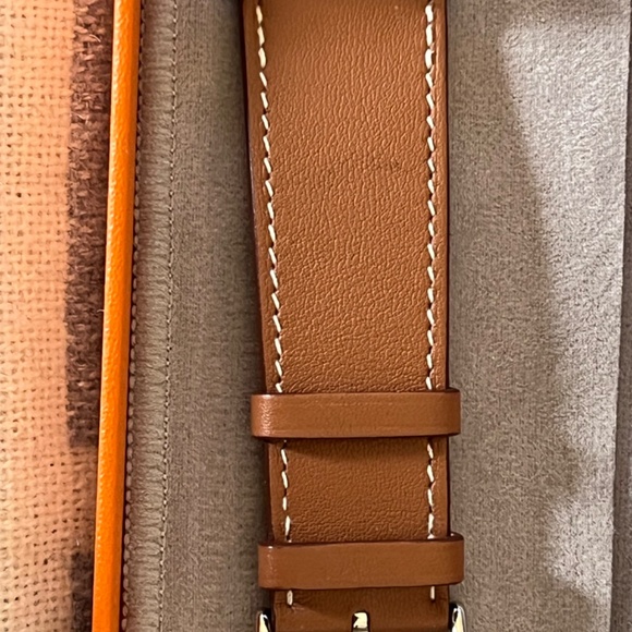 Apple Watch Hermes Edition Leather Watch Band Gold 45mm - Picture 7 of 9